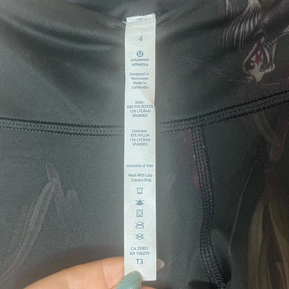LULULEMON RARE Wonder Under Midnight Iris Floral Cropped Leggings - Picture 6 of 10